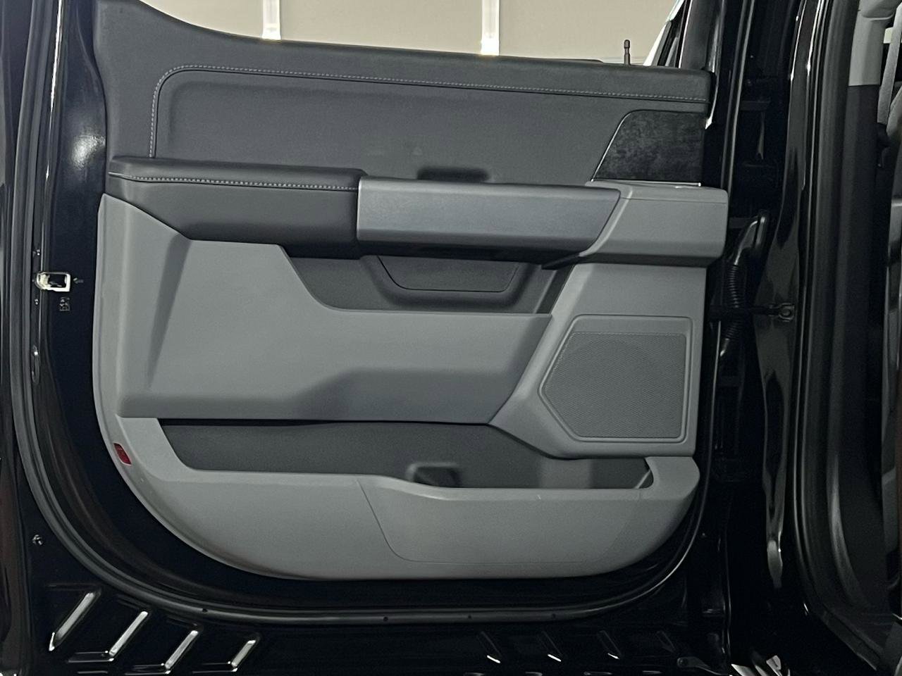 Used 2025 Ford F150 Lightning XLT image 29