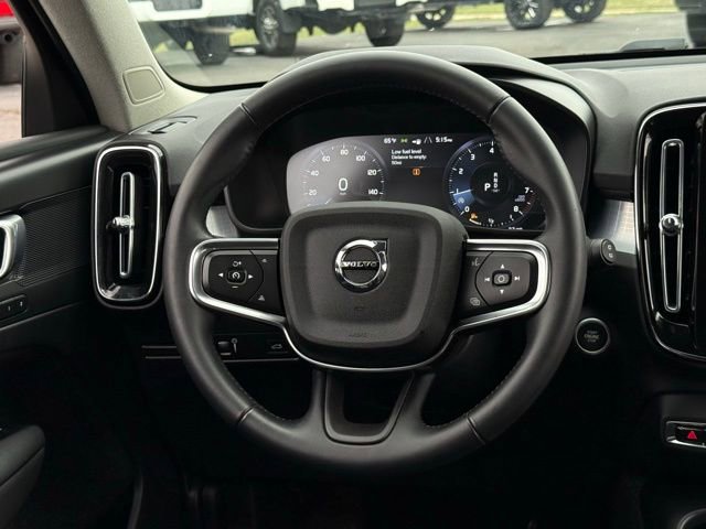 Used 2021 Volvo XC40 T5 Momentum image 6