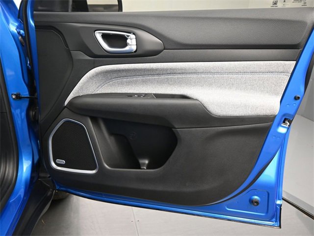 New 2025 Jeep Compass Latitude w/ Sun & Sound Group image 20