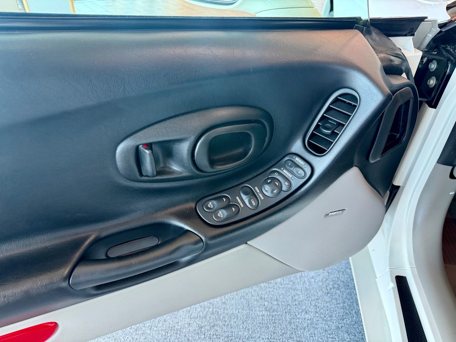 Used 2001 Chevrolet Corvette Convertible w/ Preferred Equipment Group2 image 29