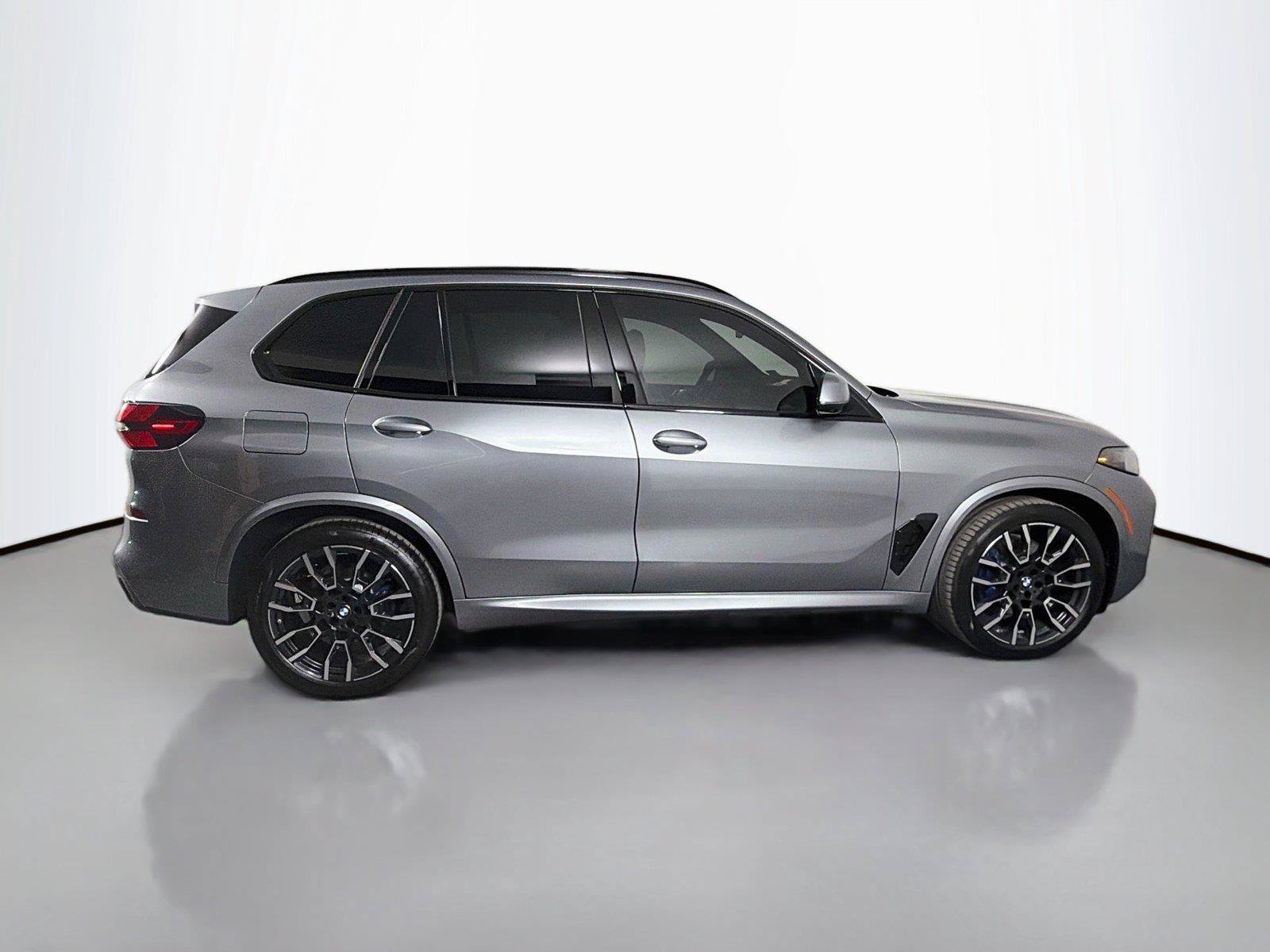 New 2026 BMW X5 xDrive40i w/ M Sport Package AWD/4WD image 4