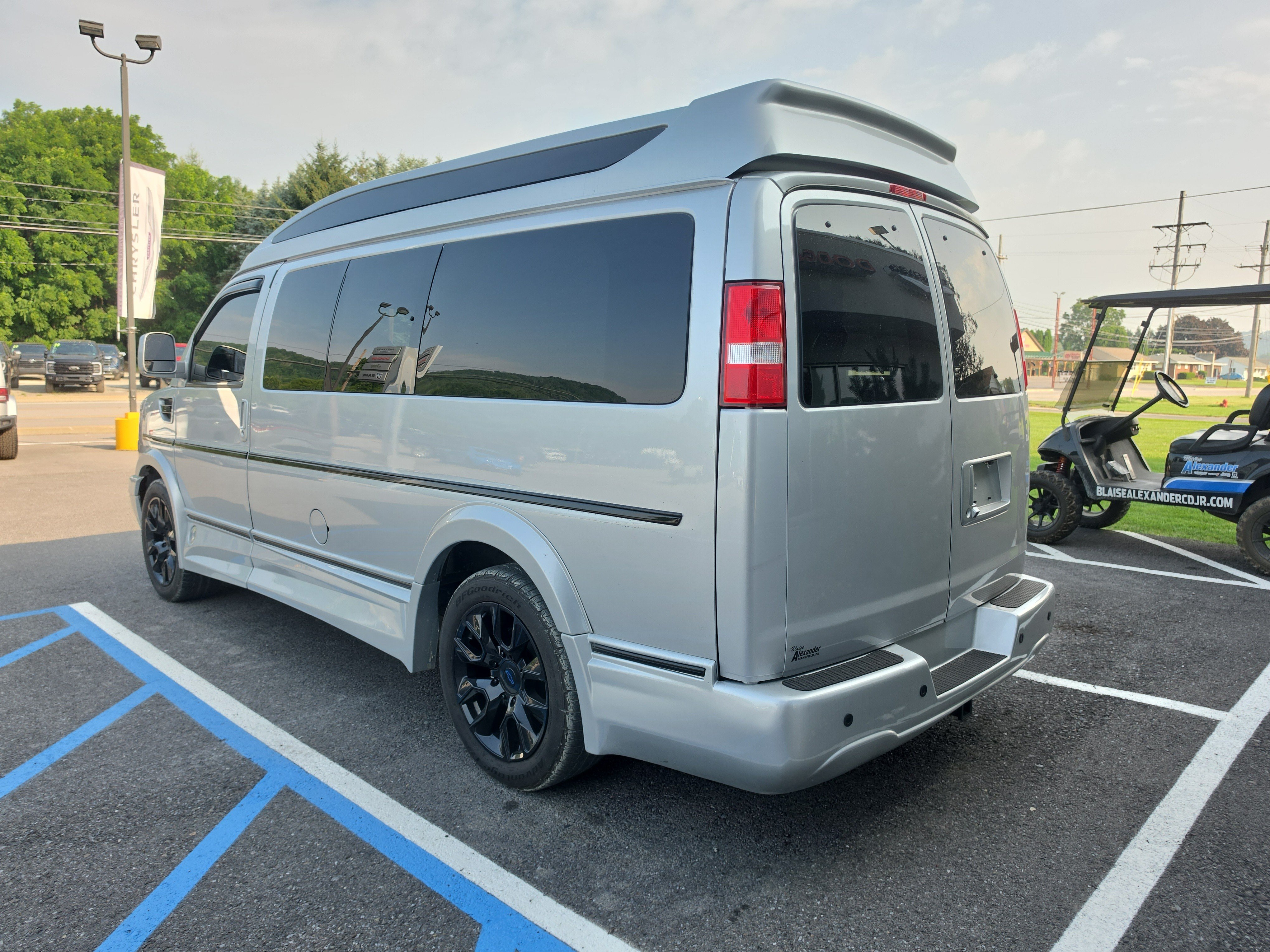 Used 2021 Chevrolet Express 2500 LS w/ Enhanced Convenience Package RWD image 10