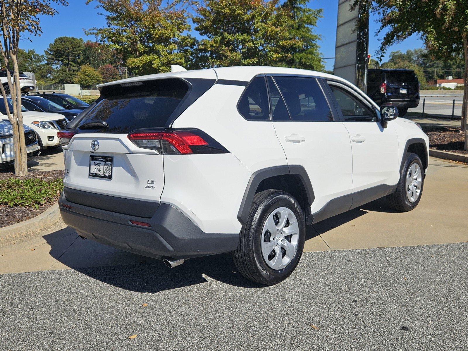 Used 2025 Toyota RAV4 LE AWD/4WD image 6