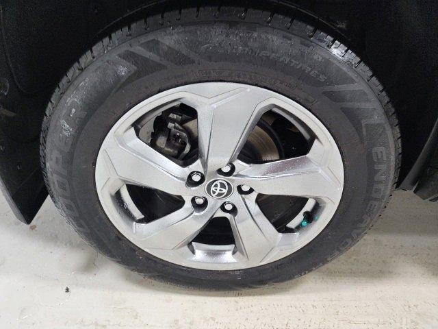 Used 2020 Toyota RAV4 Limited image 16