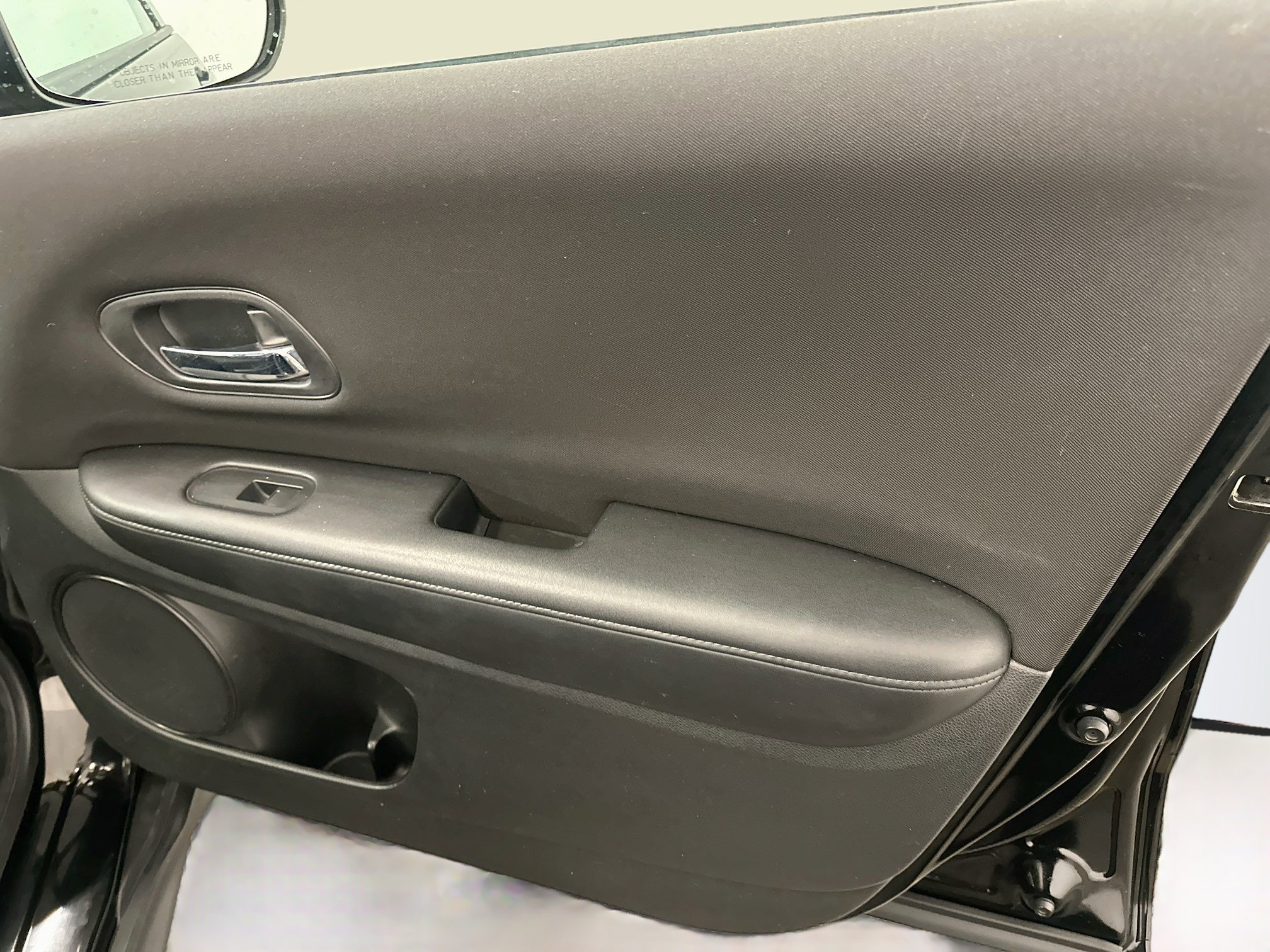 Used 2016 Honda HR-V LX image 32