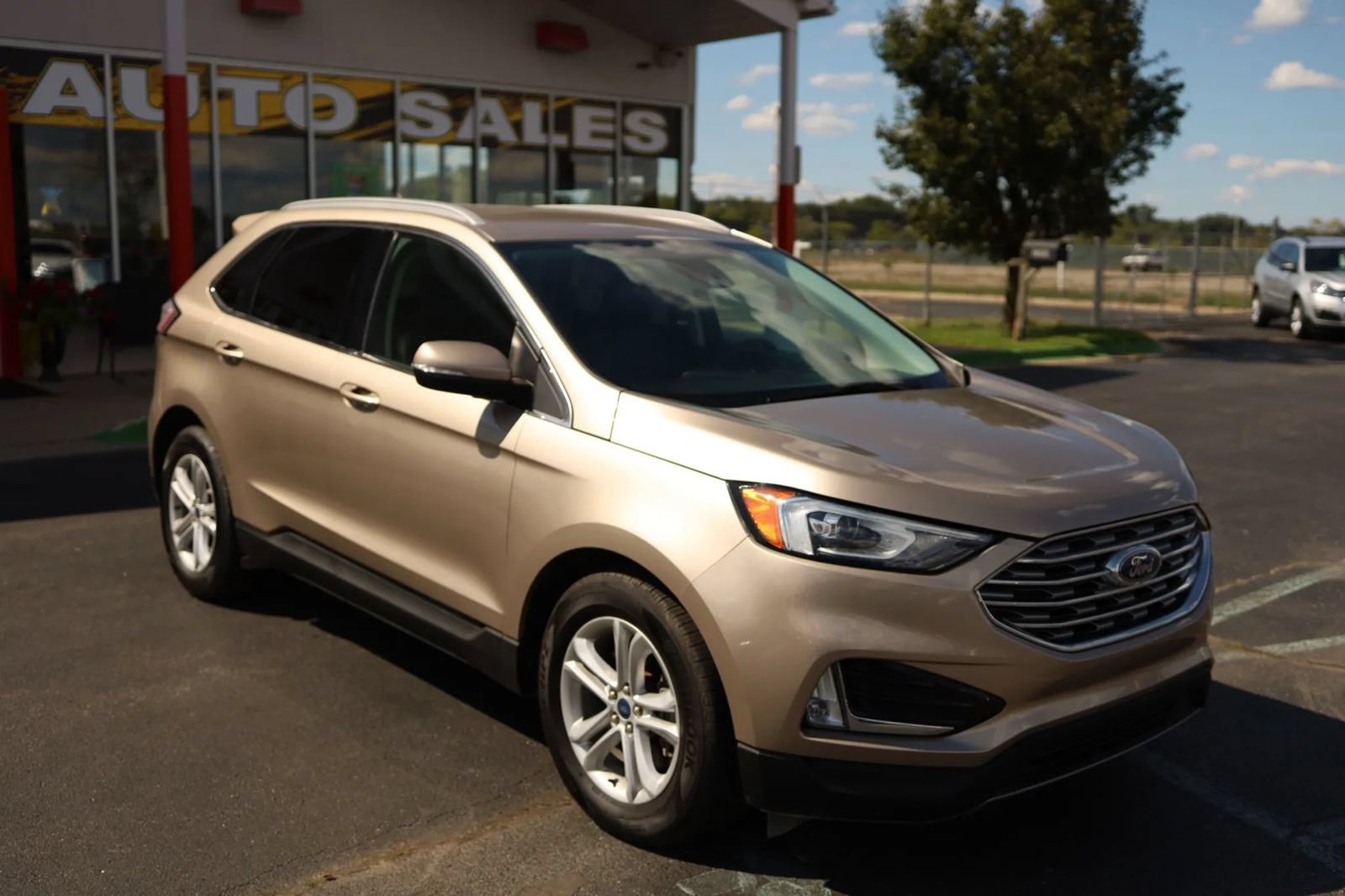 Used 2020 Ford Edge SEL w/ Cold Weather Package AWD/4WD image 3