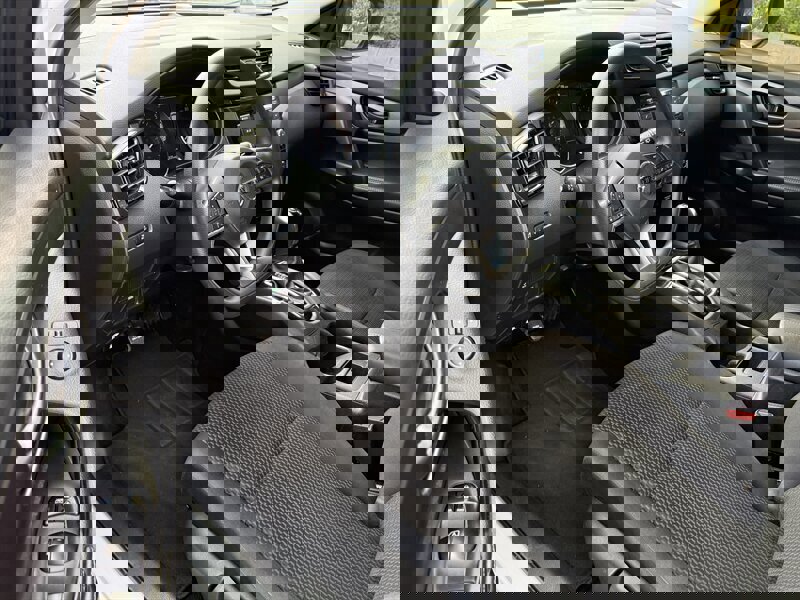 Used 2019 Nissan Rogue Sport S image 12