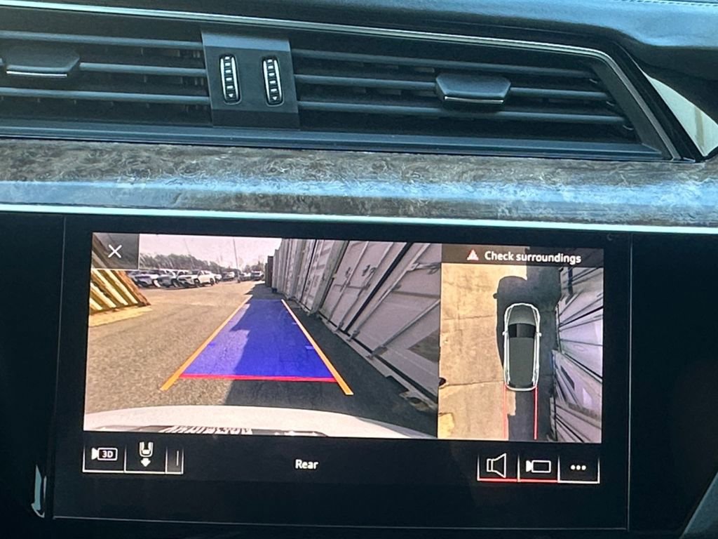Used 2019 Audi e-tron Premium Plus image 17