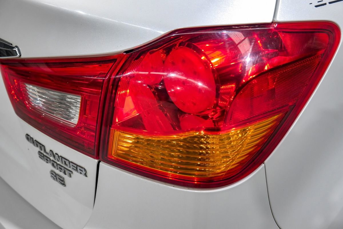 Used 2018 Mitsubishi Outlander Sport SE FWD image 38