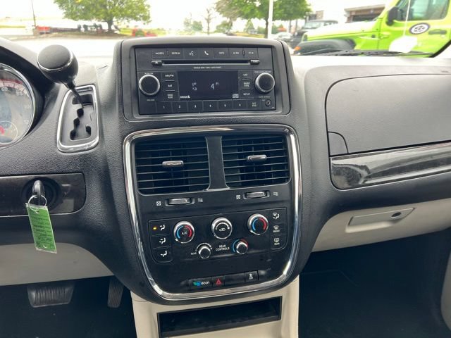 Used 2015 Dodge Grand Caravan SXT w/ UConnect Hands-Free Group FWD image 14