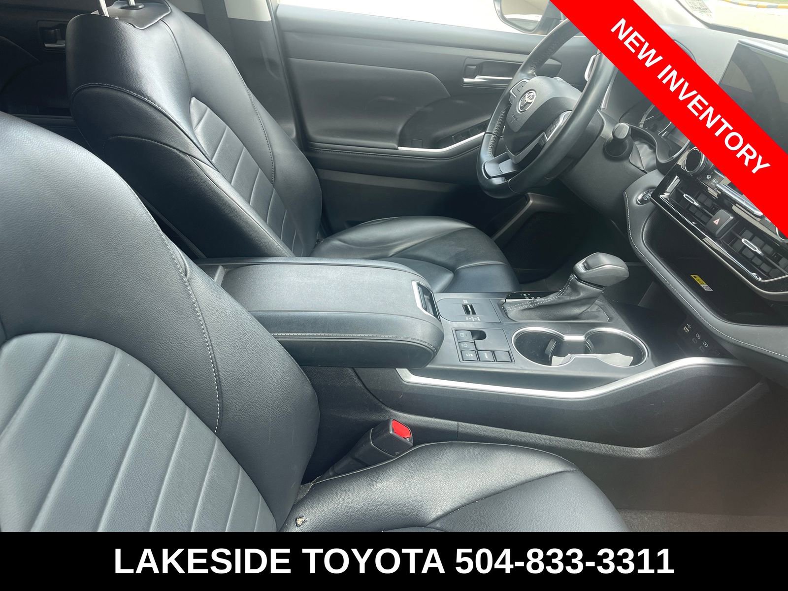 Used 2023 Toyota Highlander XLE FWD image 10