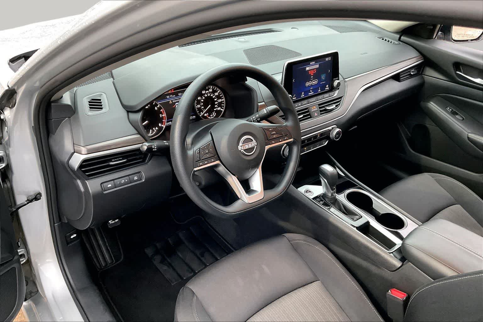 Used 2024 Nissan Altima 2.5 SV FWD image 17