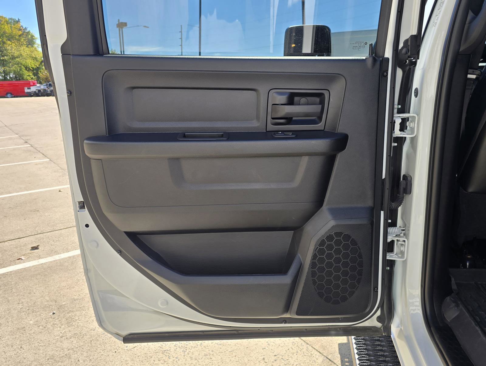 Used 2024 RAM 2500 Tradesman w/ Chrome Appearance Group image 30