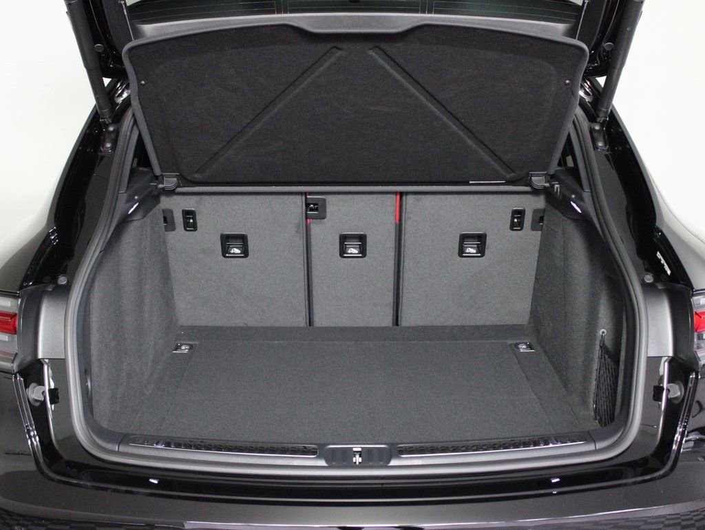 Certified 2026 Porsche Macan image 13