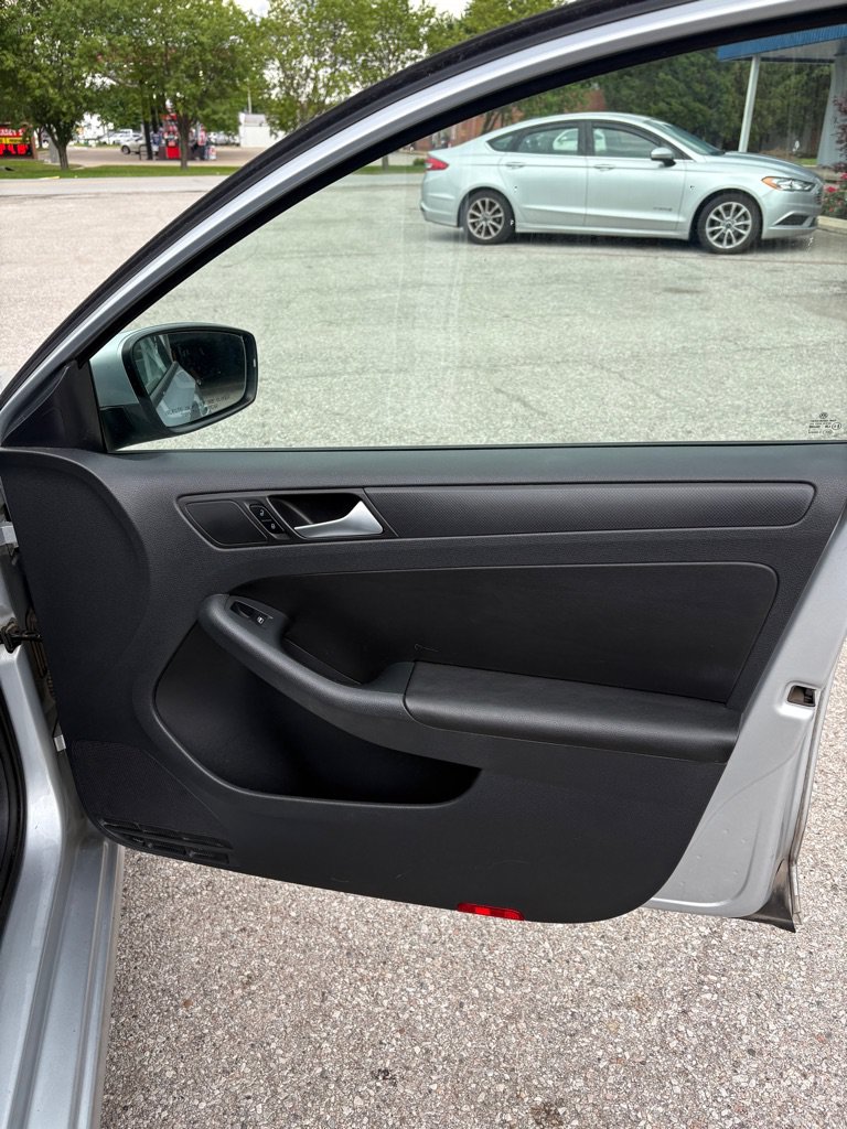 Used 2012 Volkswagen Jetta SE FWD image 14