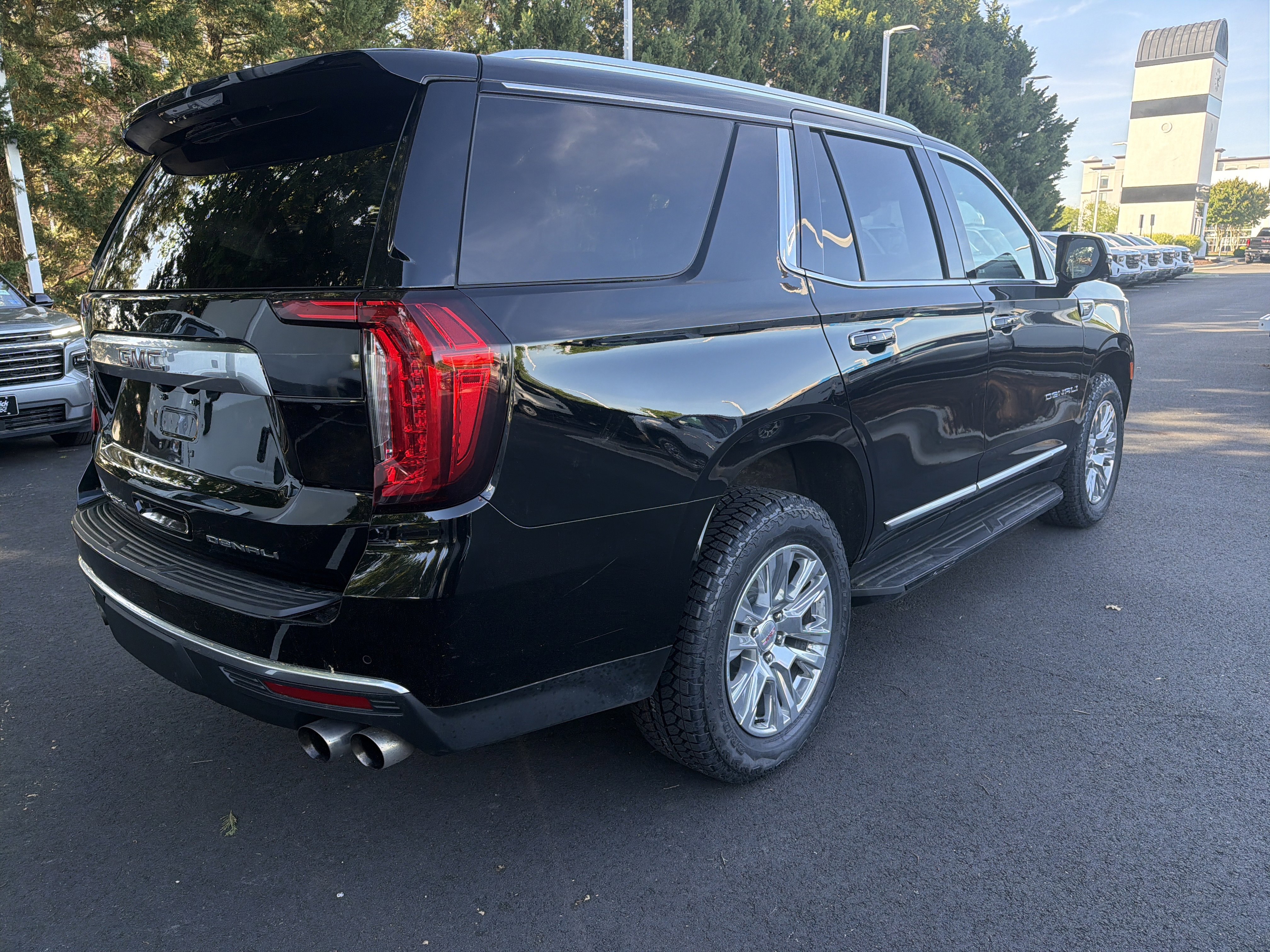 Used 2024 GMC Yukon Denali AWD/4WD image 10