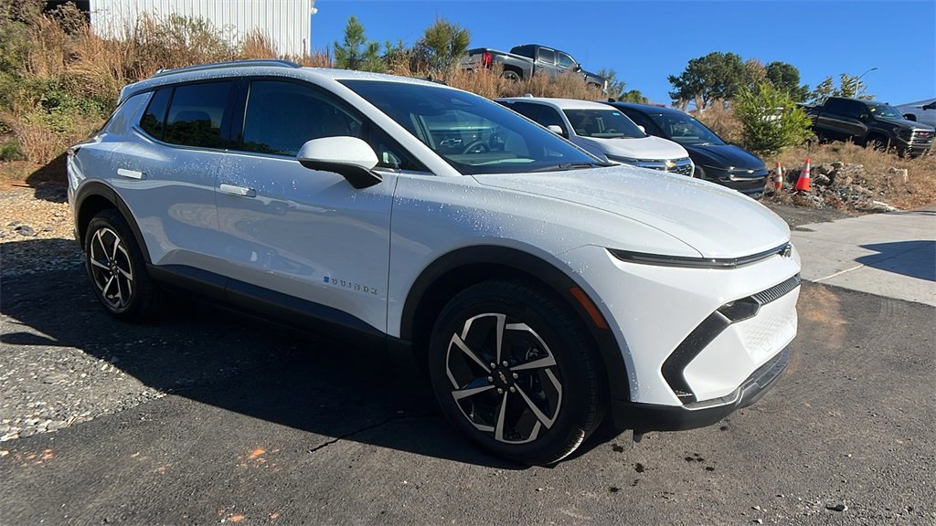 New 2026 Chevrolet Equinox EV LT image 3