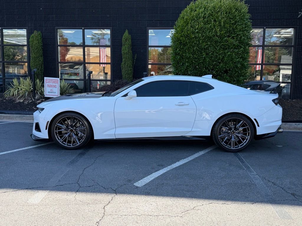 Used 2019 Chevrolet Camaro ZL1 RWD image 9