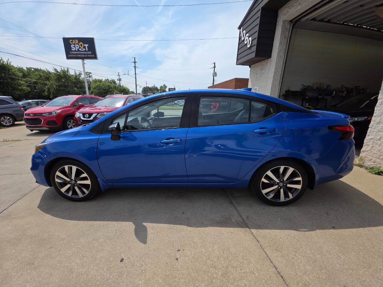 Used 2021 Nissan Versa SR w/ Convenience Package image 4