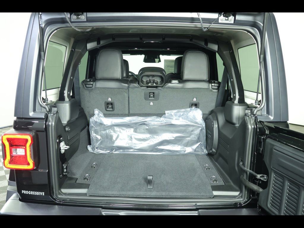 New 2026 Jeep Wrangler Unlimited Rubicon w/ Safety Group image 17