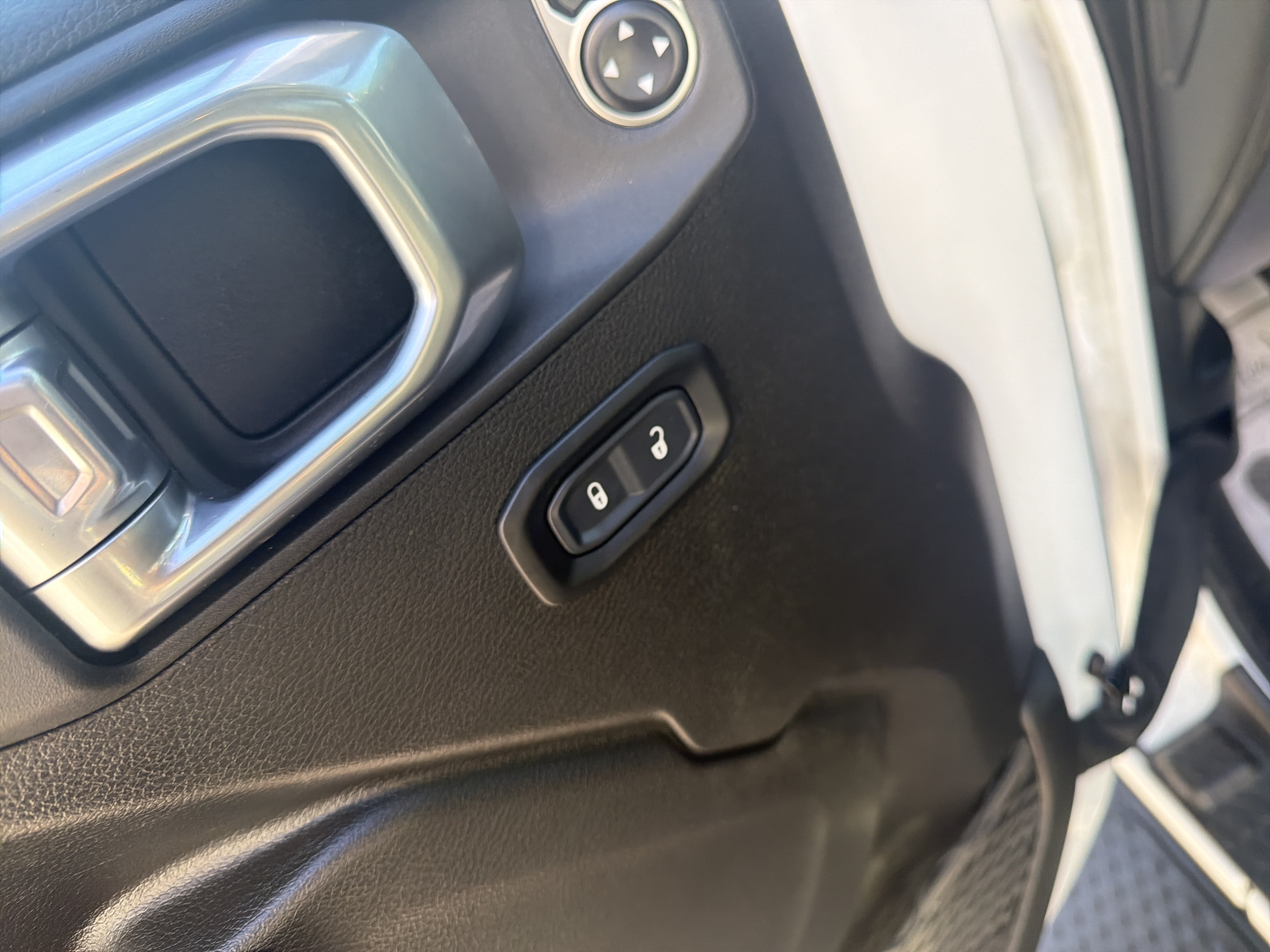 Used 2023 Jeep Gladiator Sport AWD/4WD image 16
