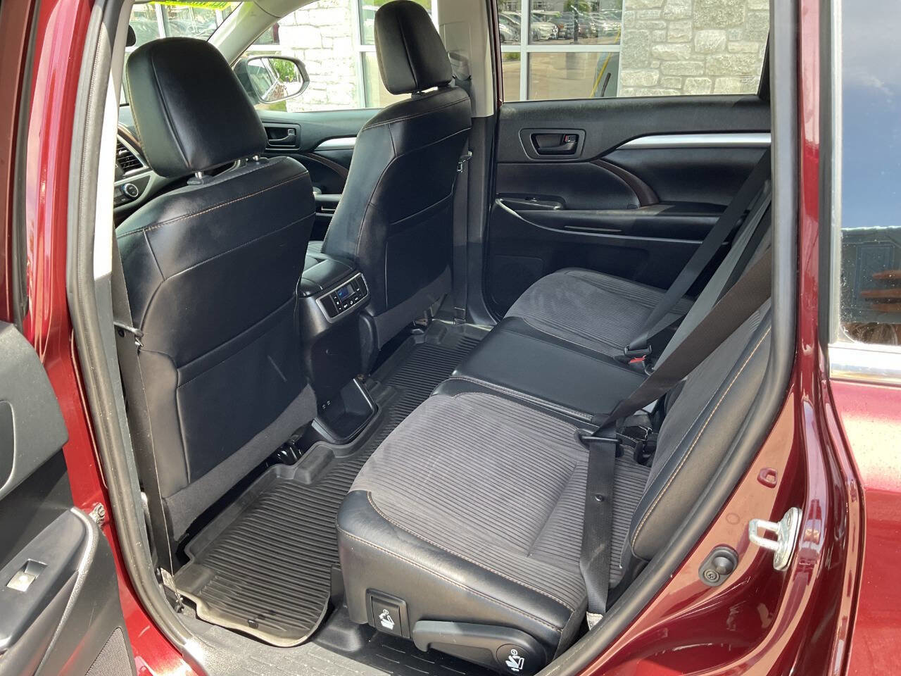 Used 2019 Toyota Highlander Plus AWD/4WD image 27