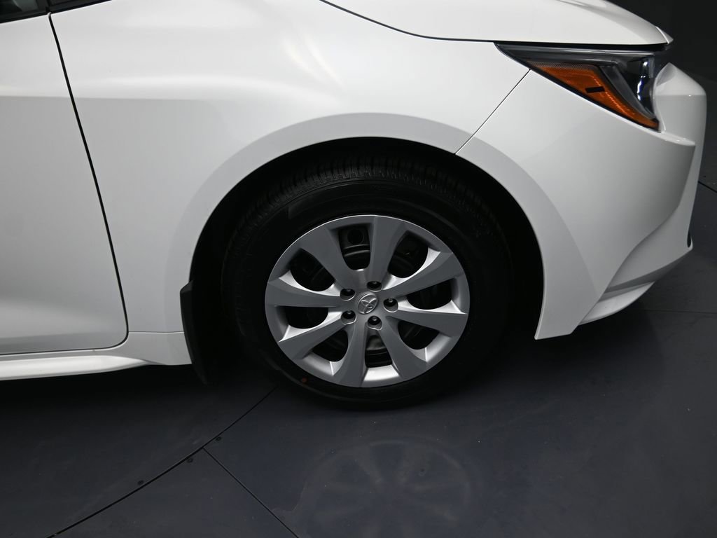 Used 2025 Toyota Corolla LE image 5