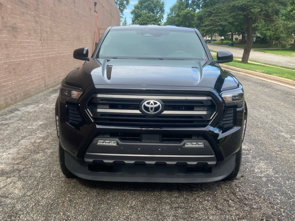 Used 2024 Toyota Tacoma SR5 AWD/4WD image 8