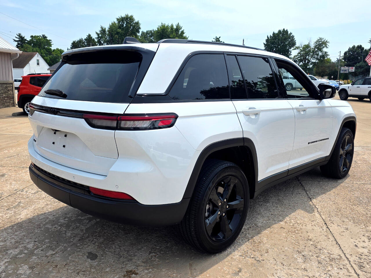 Used 2024 Jeep Grand Cherokee Altitude image 21
