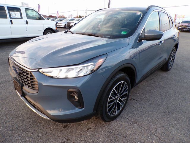 New 2026 Ford Escape SE w/ Class II Trailer Tow Package FWD image 1