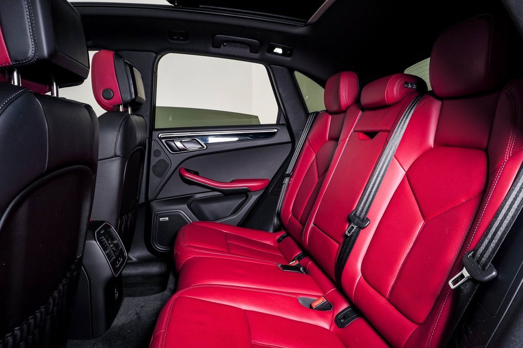 Certified 2023 Porsche Macan Turbo image 17