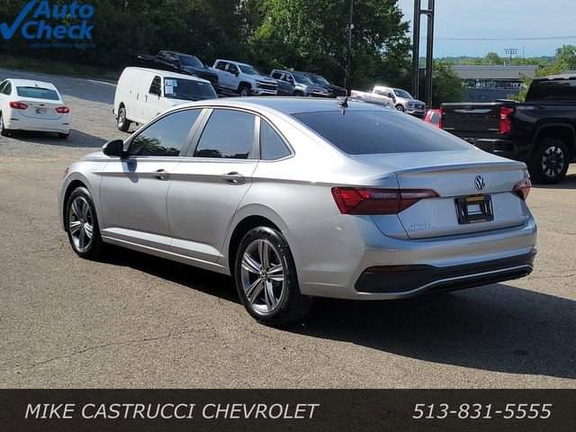 Used 2024 Volkswagen Jetta SE FWD image 3