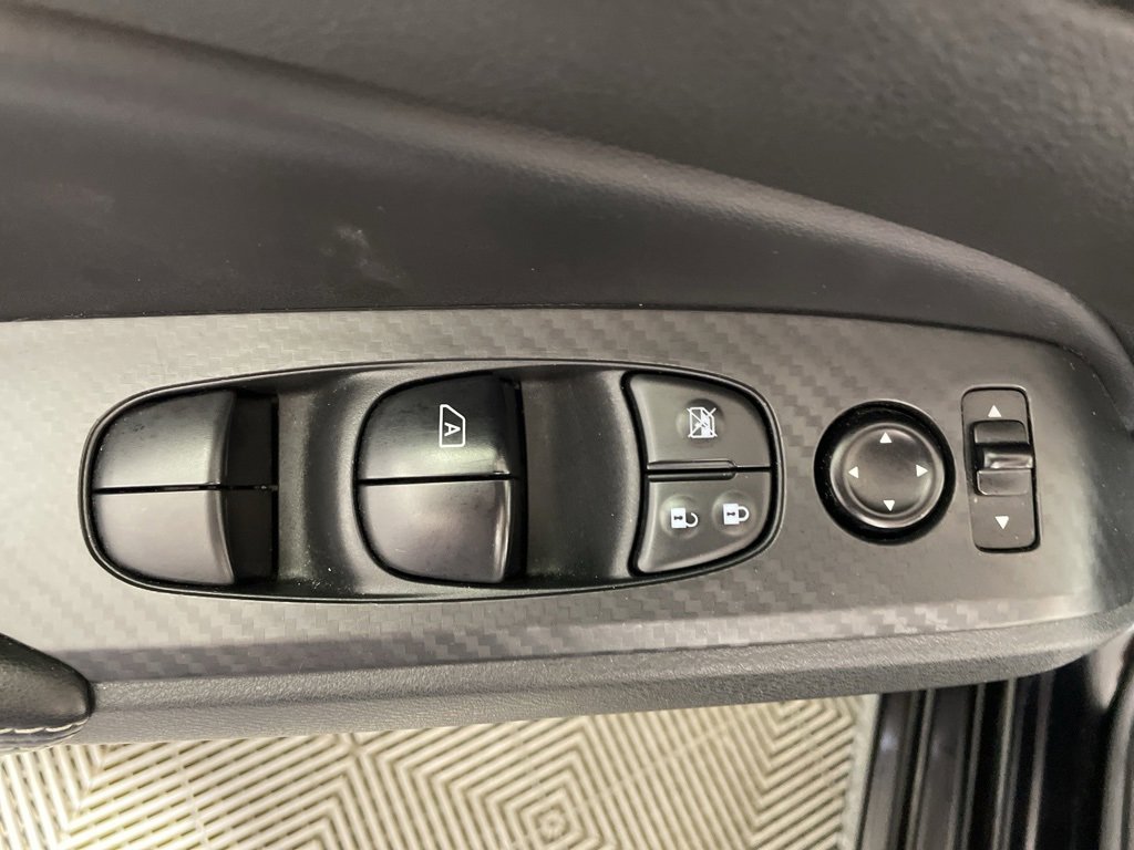 Used 2024 Nissan Altima 2.5 SV image 10