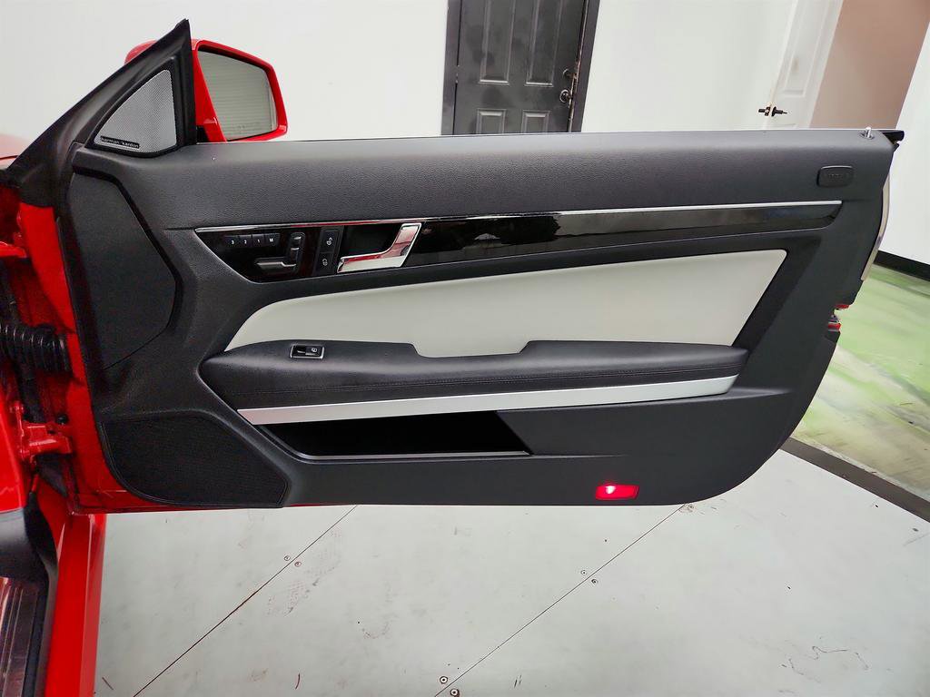 Used 2011 Mercedes-Benz E 550 Cabriolet image 26