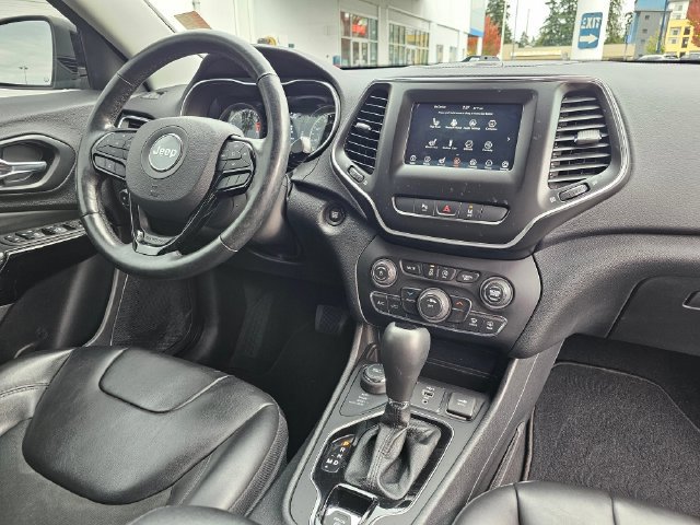 Used 2021 Jeep Cherokee Latitude Plus AWD/4WD image 14