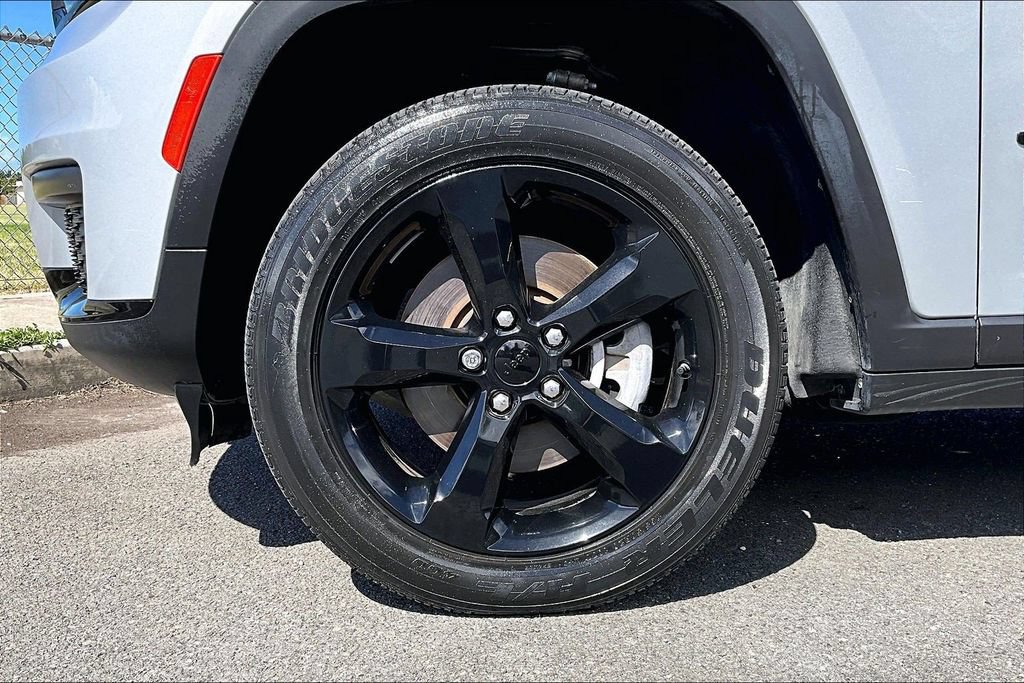 Used 2022 Jeep Grand Cherokee L Laredo RWD image 5
