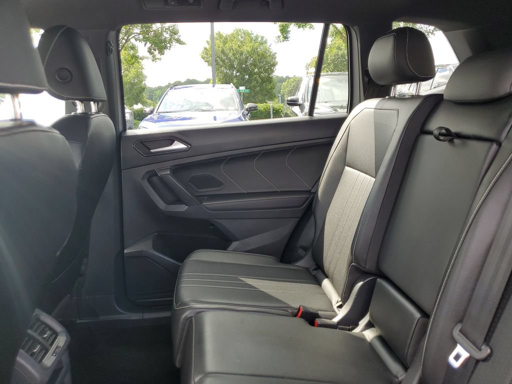 Used 2022 Volkswagen Tiguan SE R-Line AWD/4WD image 10