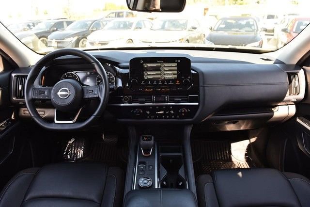 Certified 2024 Nissan Pathfinder SL image 8