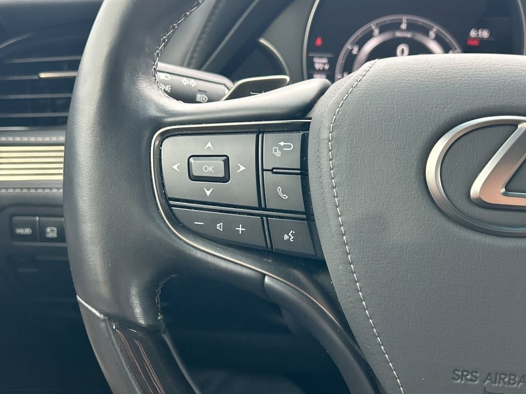 Used 2022 Lexus LS 500 w/ Interior Upgrade Package RWD image 24