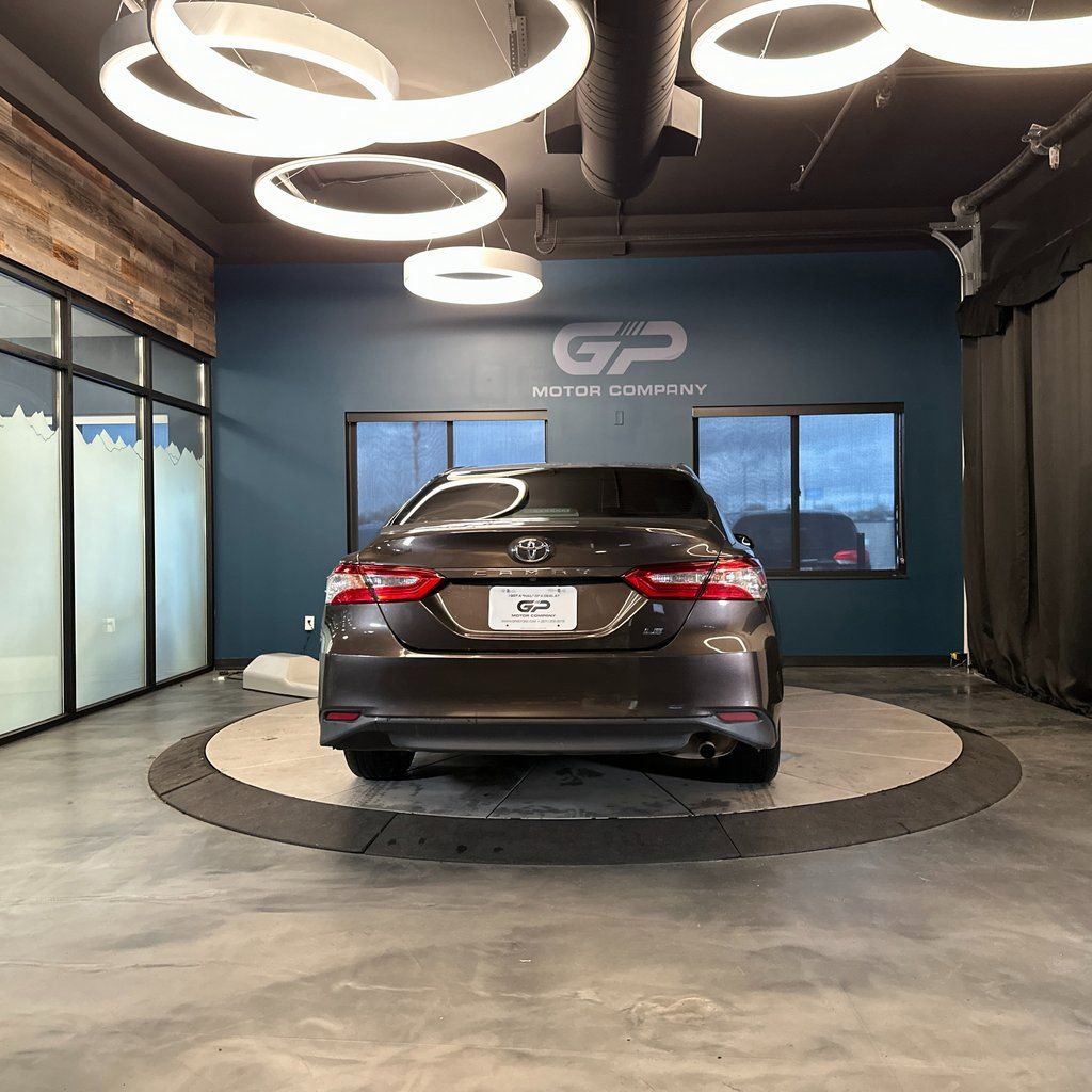 Used 2018 Toyota Camry LE FWD image 4