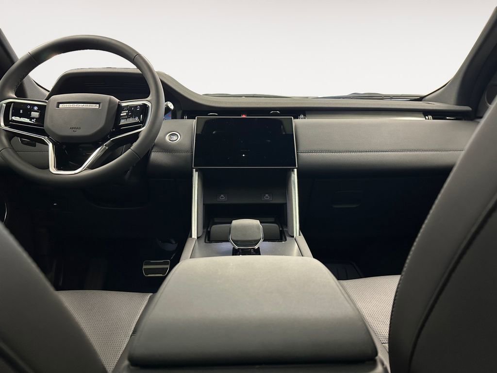 Used 2025 Land Rover Discovery Sport Dynamic SE image 11