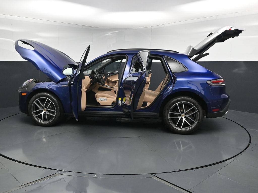 Used 2024 Porsche Macan AWD/4WD image 32