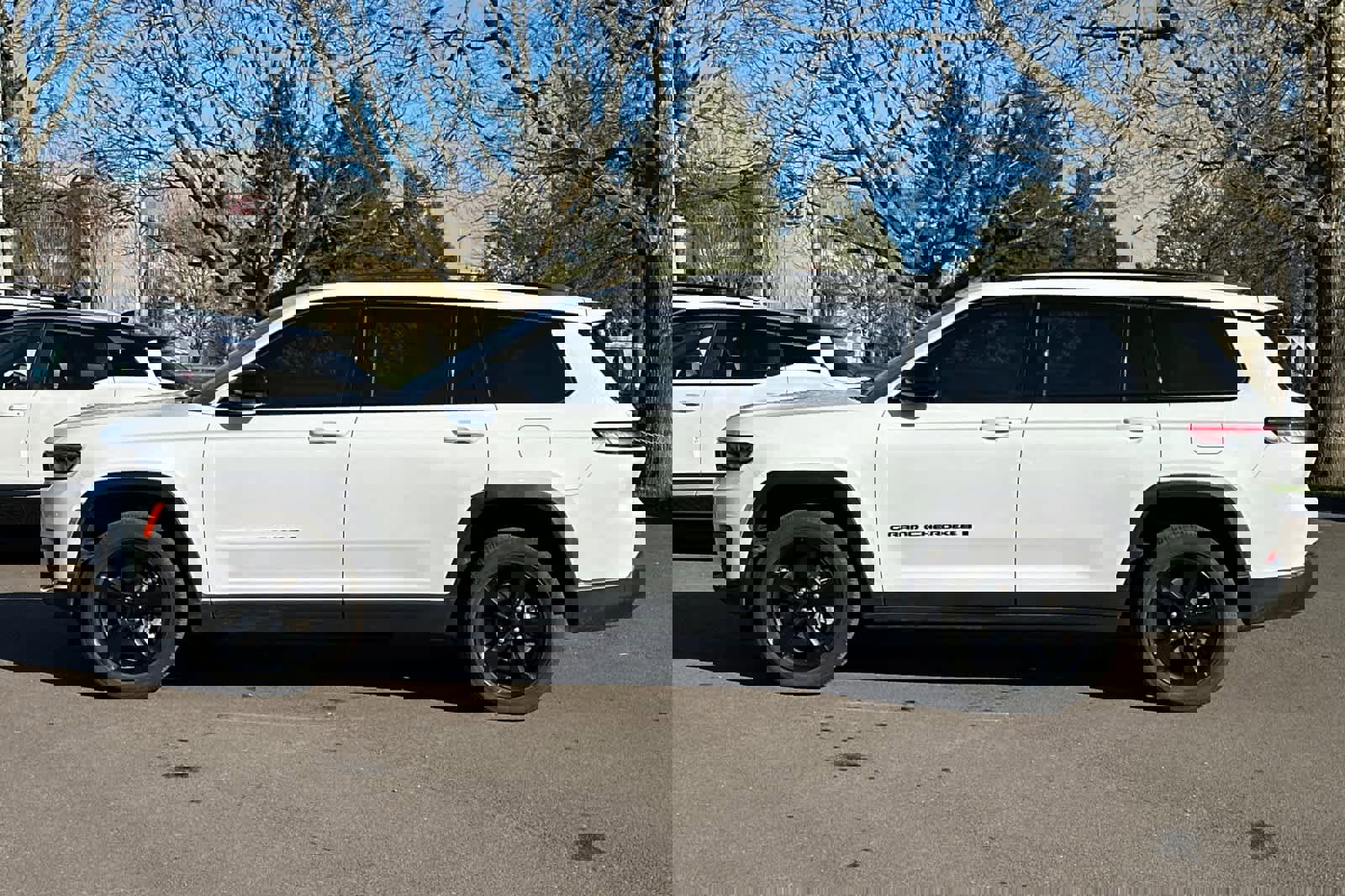 Used 2023 Jeep Grand Cherokee L Laredo image 5