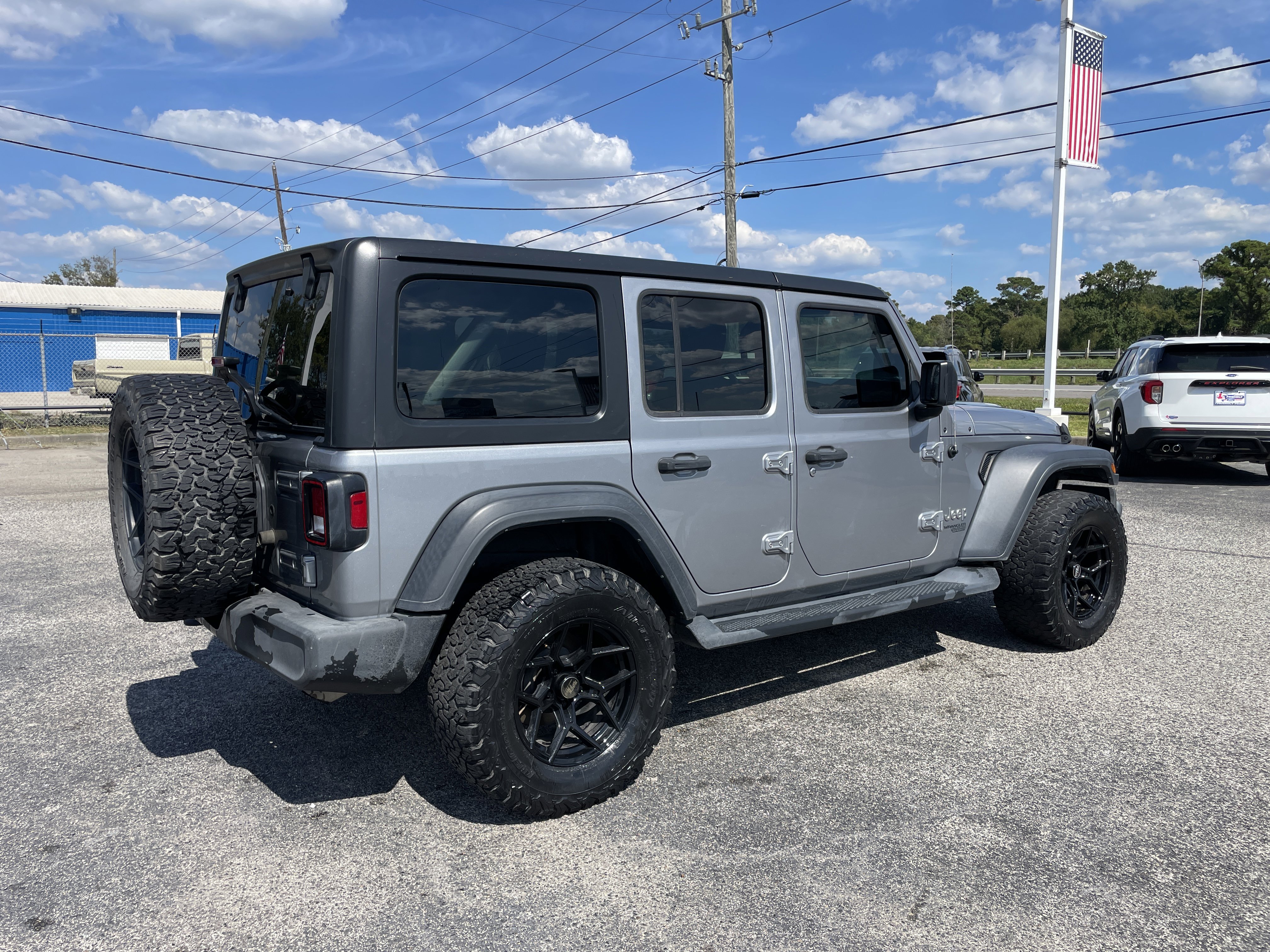 Used 2018 Jeep Wrangler Unlimited Sport S image 2