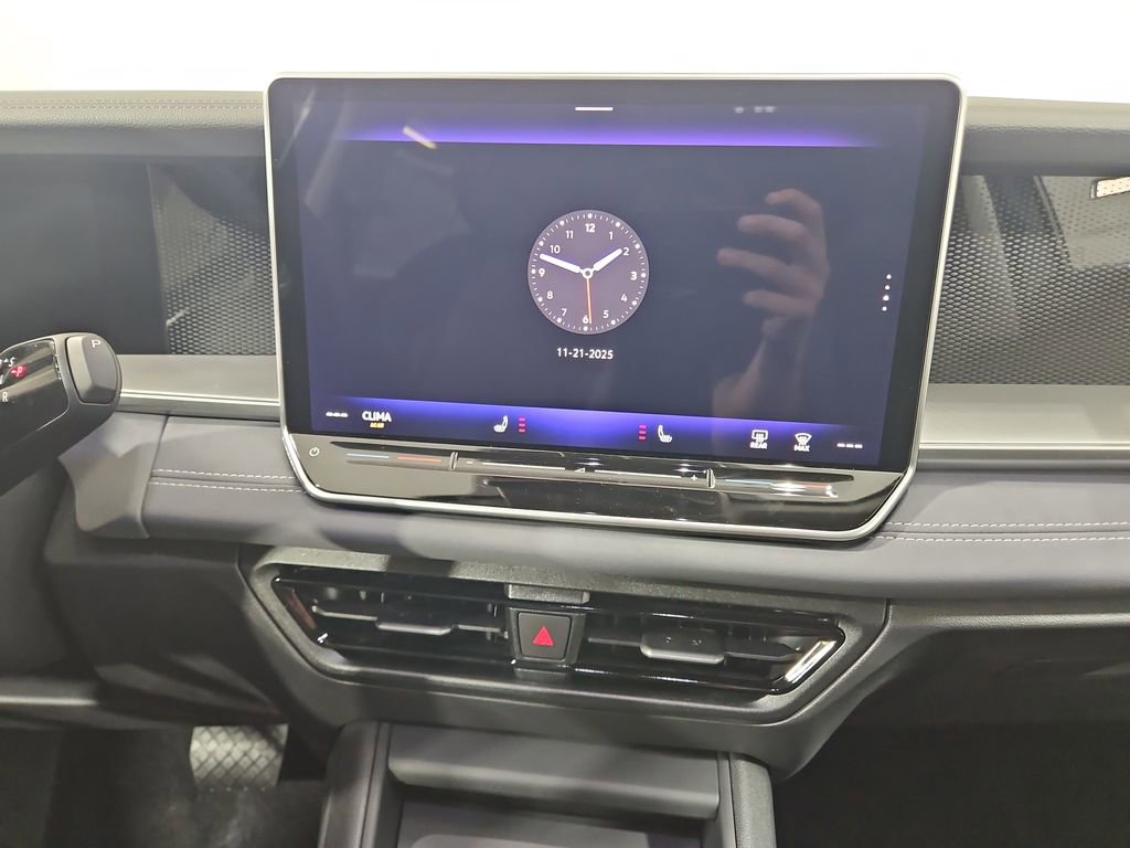 New 2026 Volkswagen Tiguan SE image 18