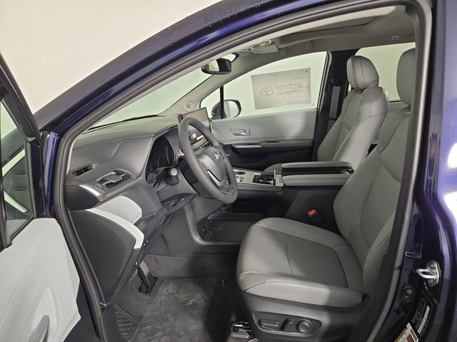 New 2025 Toyota Sienna XLE image 11