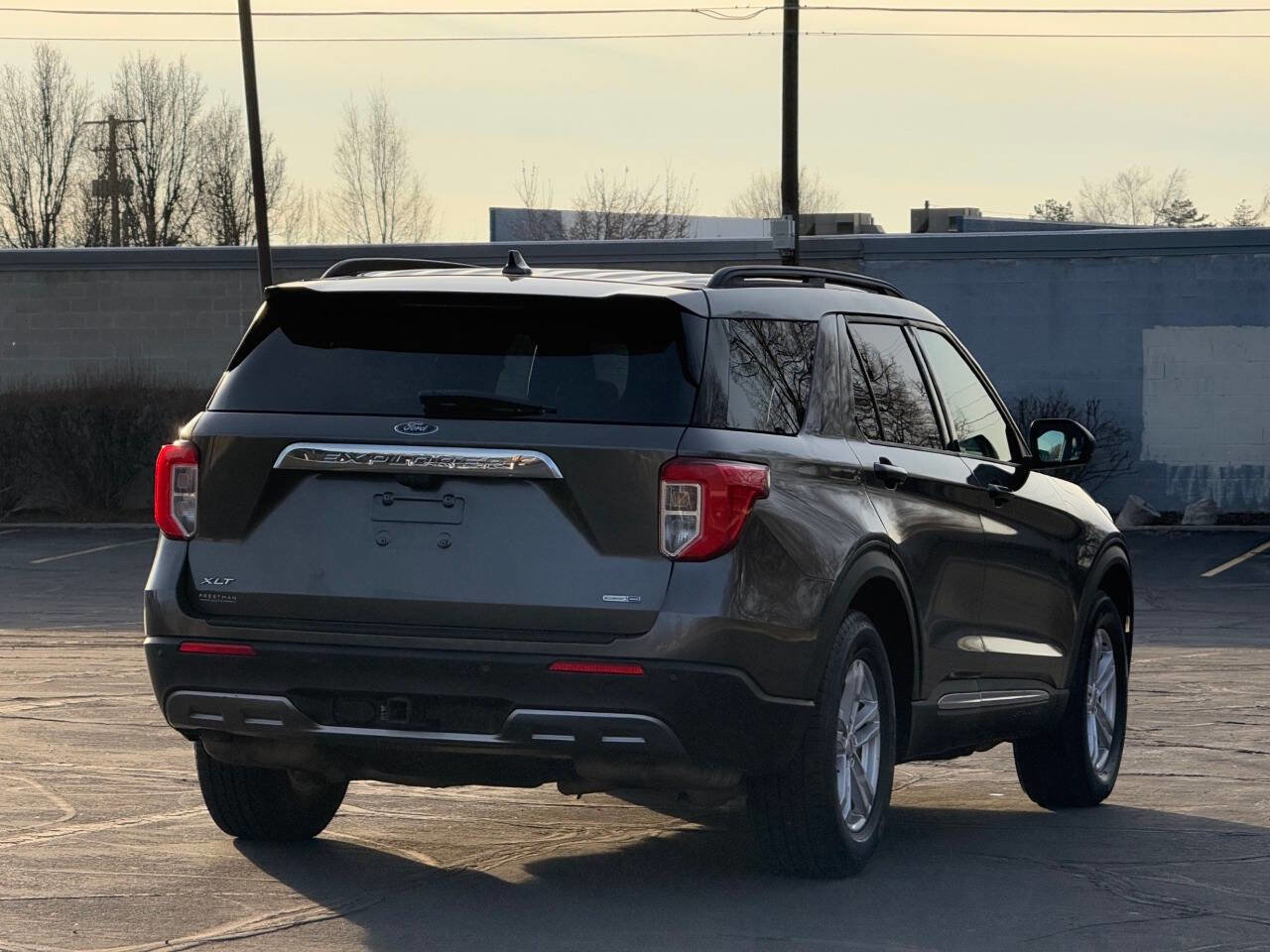 Used 2020 Ford Explorer XLT w/ Equipment Group 202A AWD/4WD image 5