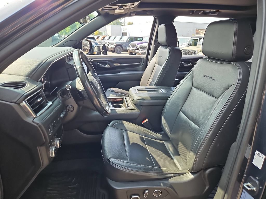 Used 2021 GMC Yukon XL Denali w/ Advanced Technology Package AWD/4WD image 12