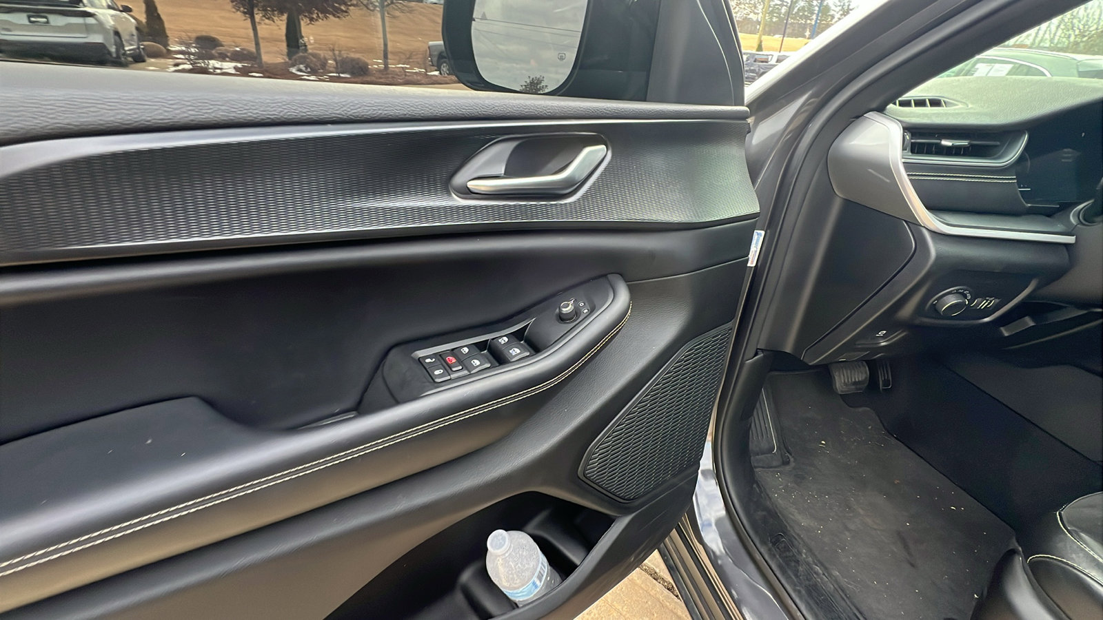 Used 2023 Jeep Grand Cherokee Altitude image 15