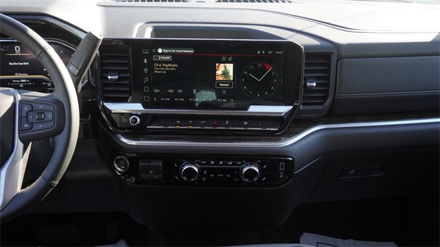 Used 2025 GMC Sierra 1500 SLE image 15